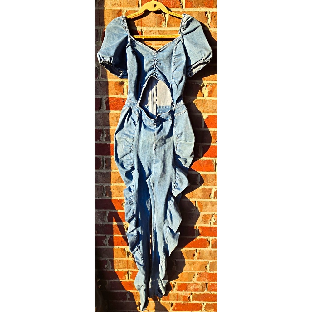 NWT Women's L Denim Jumpsuit Cutout Ruffle Puff Sleeve Light Wash Stretch